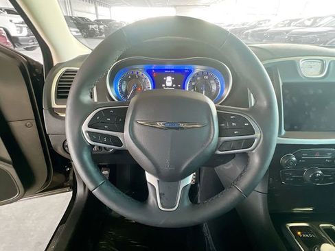 Used 2023 Chrysler 300 Touring L w/ Comfort Group image 16