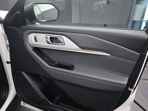New 2026 Ford Explorer Active w/ Active Comfort Package RWD image 7