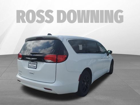 Used 2023 Chrysler Voyager LX FWD image 16