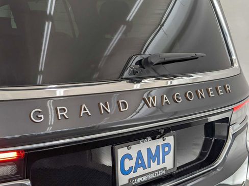 Used 2024 Jeep Grand Wagoneer Series III image 12
