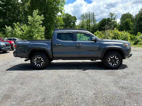 Used 2023 Toyota Tacoma TRD Off-Road w/ Technology Package AWD/4WD image 7