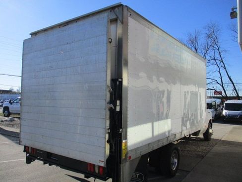 Used 2019 Ford E-350 and Econoline 350 Super Duty w/ Power Windows & Locks Group image 4