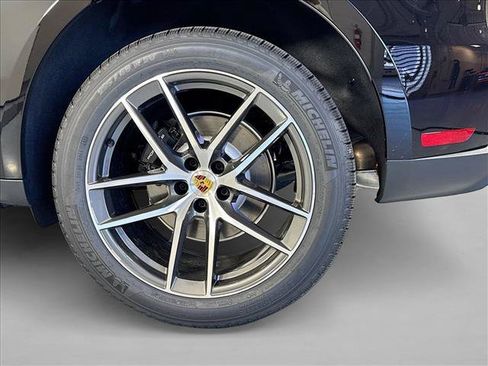 Used 2026 Porsche Macan AWD/4WD image 25