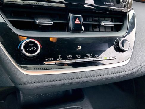 Used 2022 Toyota Corolla SE image 32