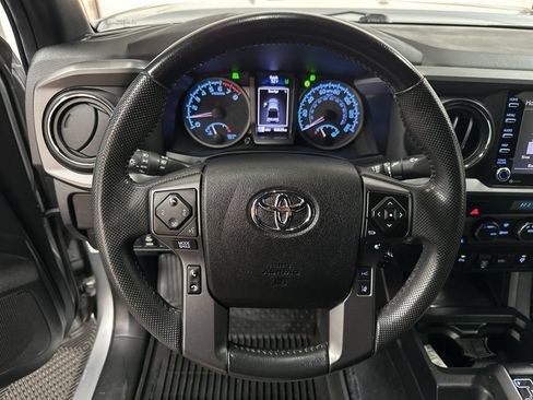 Used 2022 Toyota Tacoma TRD Off-Road w/ Technology Package AWD/4WD image 14