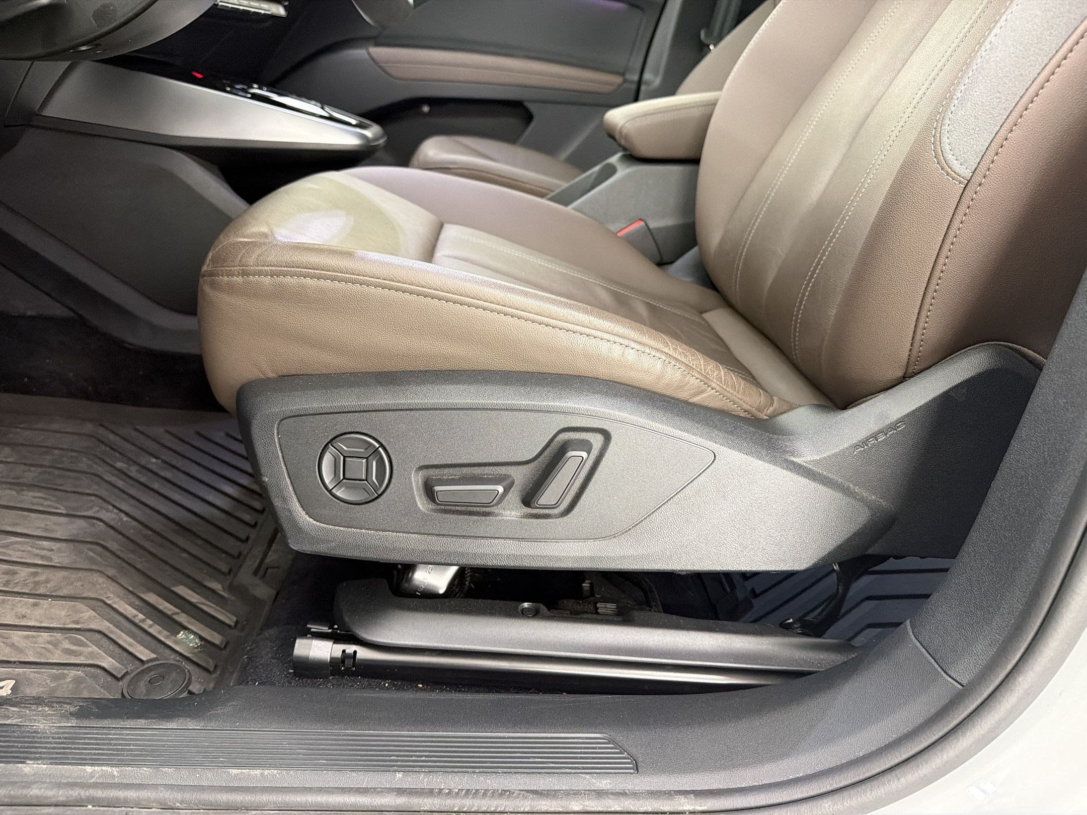 Used 2023 Audi Q4 e-tron Premium Plus w/ Premium Plus AWD/4WD image 16