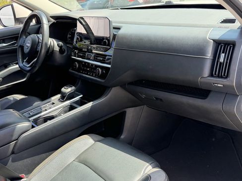 Used 2022 Nissan Pathfinder SL FWD image 15