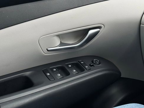 Used 2023 Hyundai Tucson SE image 17