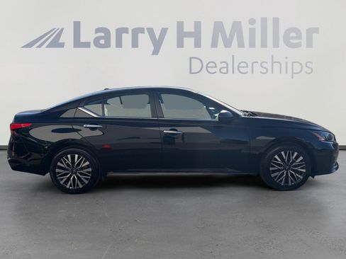 Used 2025 Nissan Altima 2.5 SV FWD image 6