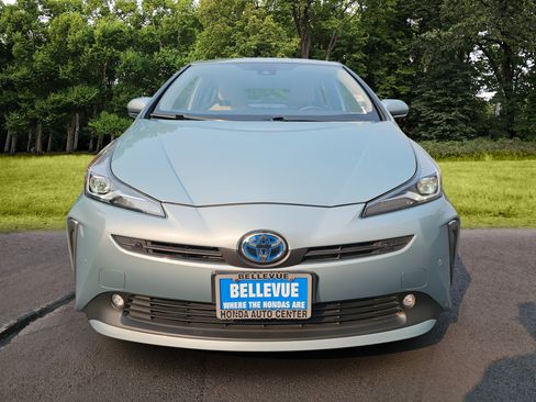 Used 2019 Toyota Prius XLE AWD/4WD image 2