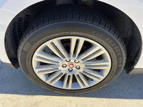 Used 2020 Jaguar F-PACE Premium image 9