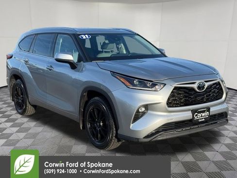 Used 2021 Toyota Highlander XLE image 1