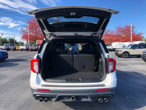 Used 2022 Ford Explorer ST w/ Equipment Group 401A image 9