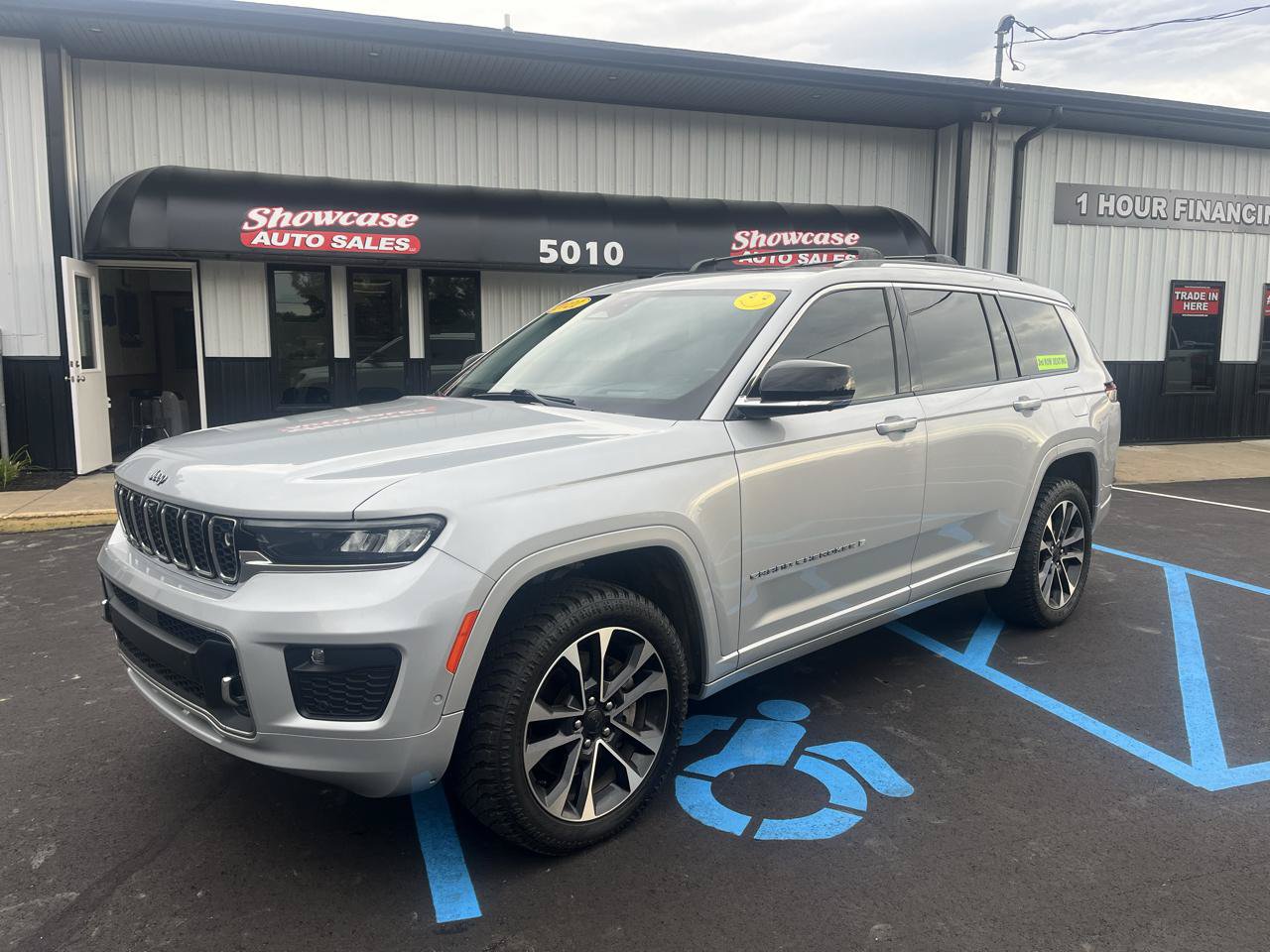Used 2021 Jeep Grand Cherokee L Overland w/ Advanced Protech Group III AWD/4WD image 1
