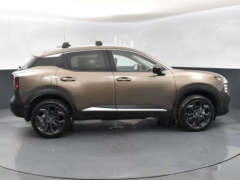 New 2026 Nissan Kicks SR w/ Illumination Package FWD image 8