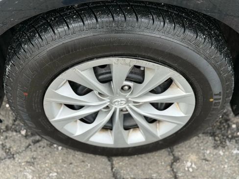 Used 2015 Toyota Camry LE FWD image 33