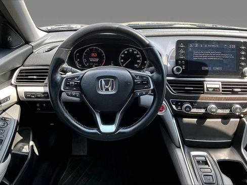 Used 2018 Honda Accord Touring image 2