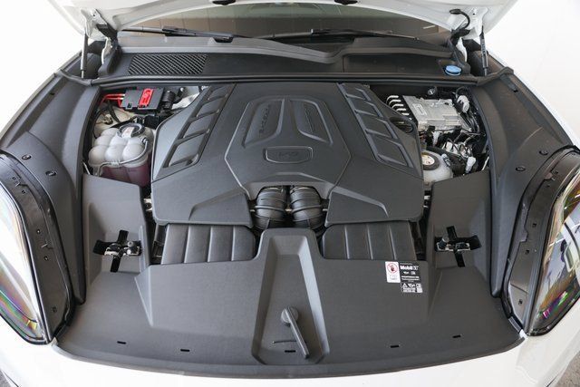 Used 2025 Porsche Cayenne Turbo AWD/4WD image 31