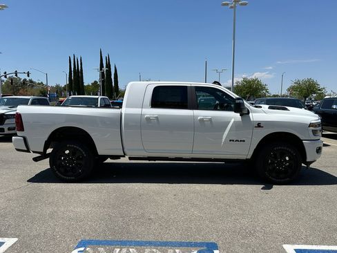 New 2026 RAM 2500 Laramie AWD/4WD image 8