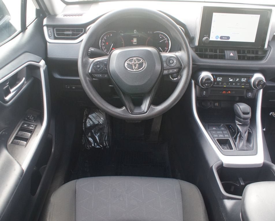 Used 2025 Toyota RAV4 XLE AWD/4WD image 5