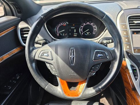 Used 2017 Lincoln MKX Select image 15