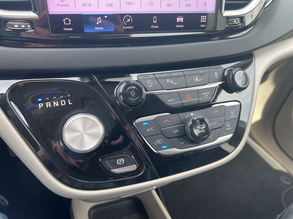 Used 2022 Chrysler Pacifica Touring-L FWD image 28