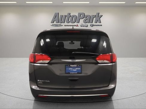 Certified 2017 Chrysler Pacifica Touring Plus w/ Tire & Wheel Group FWD image 6