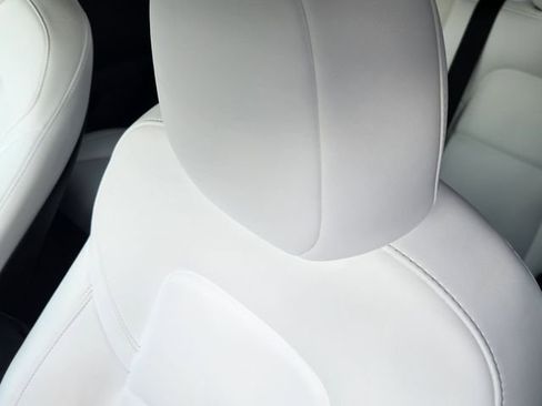 Used 2025 Tesla Model Y Long Range AWD/4WD image 24
