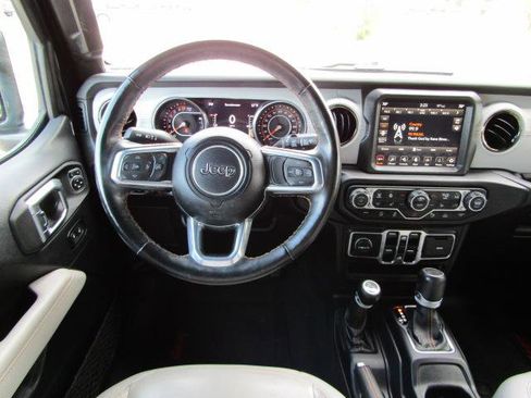 Used 2022 Jeep Wrangler Unlimited Sahara AWD/4WD image 10