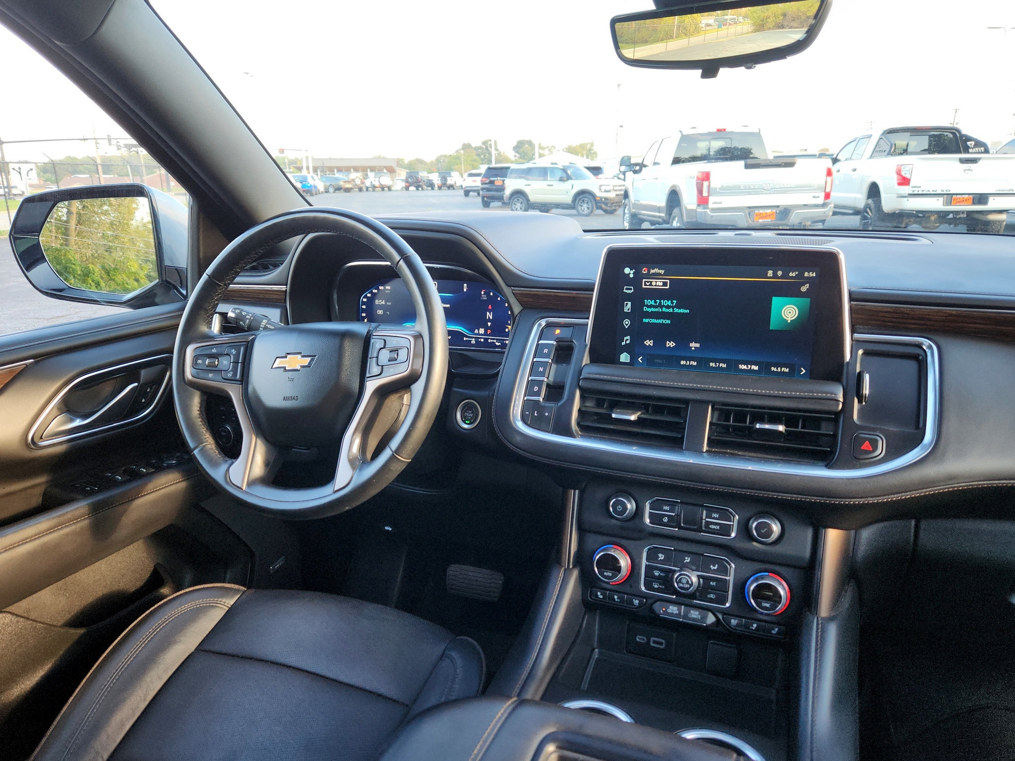 Used 2024 Chevrolet Suburban High Country AWD/4WD image 32