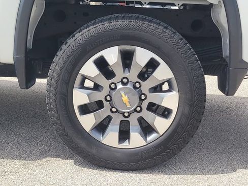 Used 2024 Chevrolet Silverado 2500 Custom w/ Custom Value Package AWD/4WD image 8