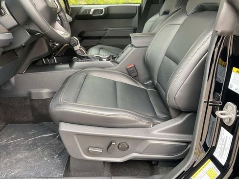 New 2025 Ford Bronco Badlands image 14