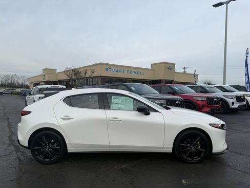 New 2026 MAZDA MAZDA3 Hatchback w/Premium Plus Pkg image 18