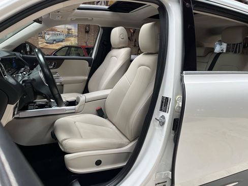 Used 2020 Mercedes-Benz GLB 250 4MATIC w/ Premium Package image 22
