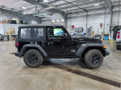 Used 2020 Jeep Wrangler Sport AWD/4WD image 2
