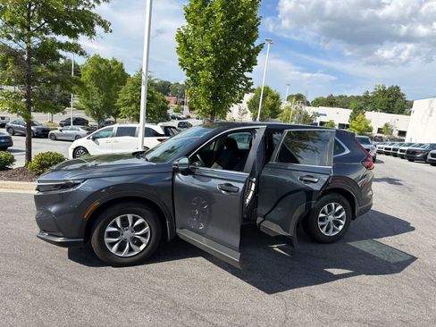 Used 2023 Honda CR-V LX image 17