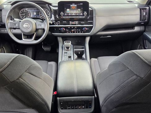 Used 2025 Nissan Pathfinder SV FWD image 8
