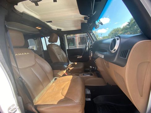 Used 2014 Jeep Wrangler Unlimited Sahara w/ Connectivity Group AWD/4WD image 14