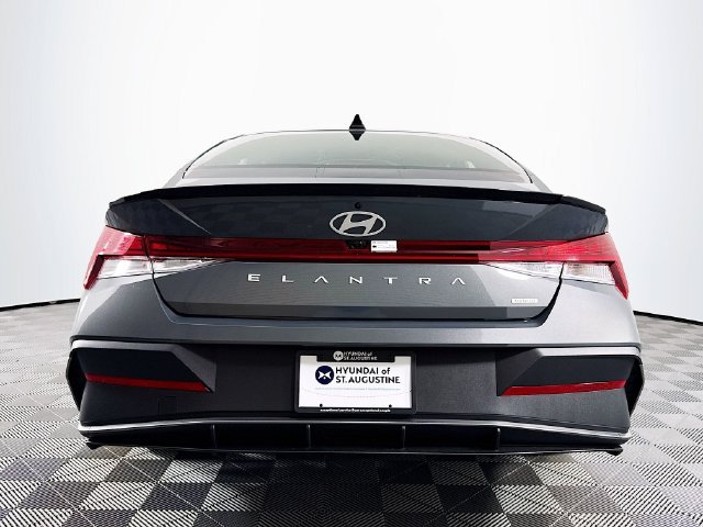 New 2025 Hyundai Elantra SEL FWD image 5