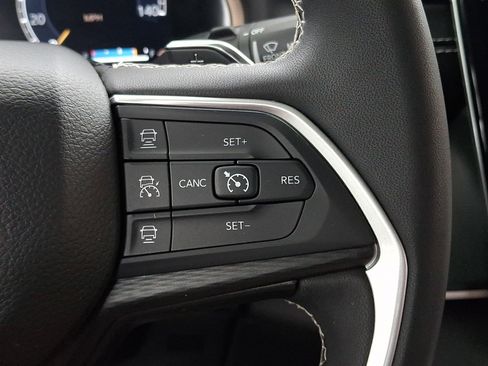 Certified 2023 Jeep Grand Cherokee Laredo AWD/4WD image 19