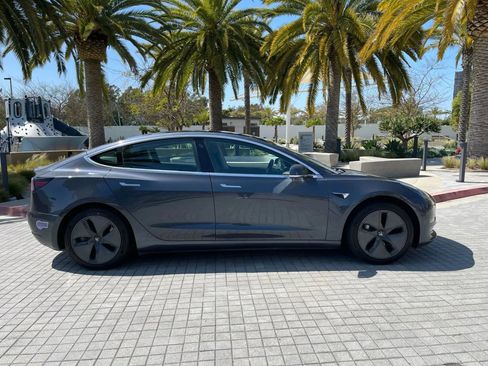 Used 2019 Tesla Model 3 Standard Range Plus RWD image 4
