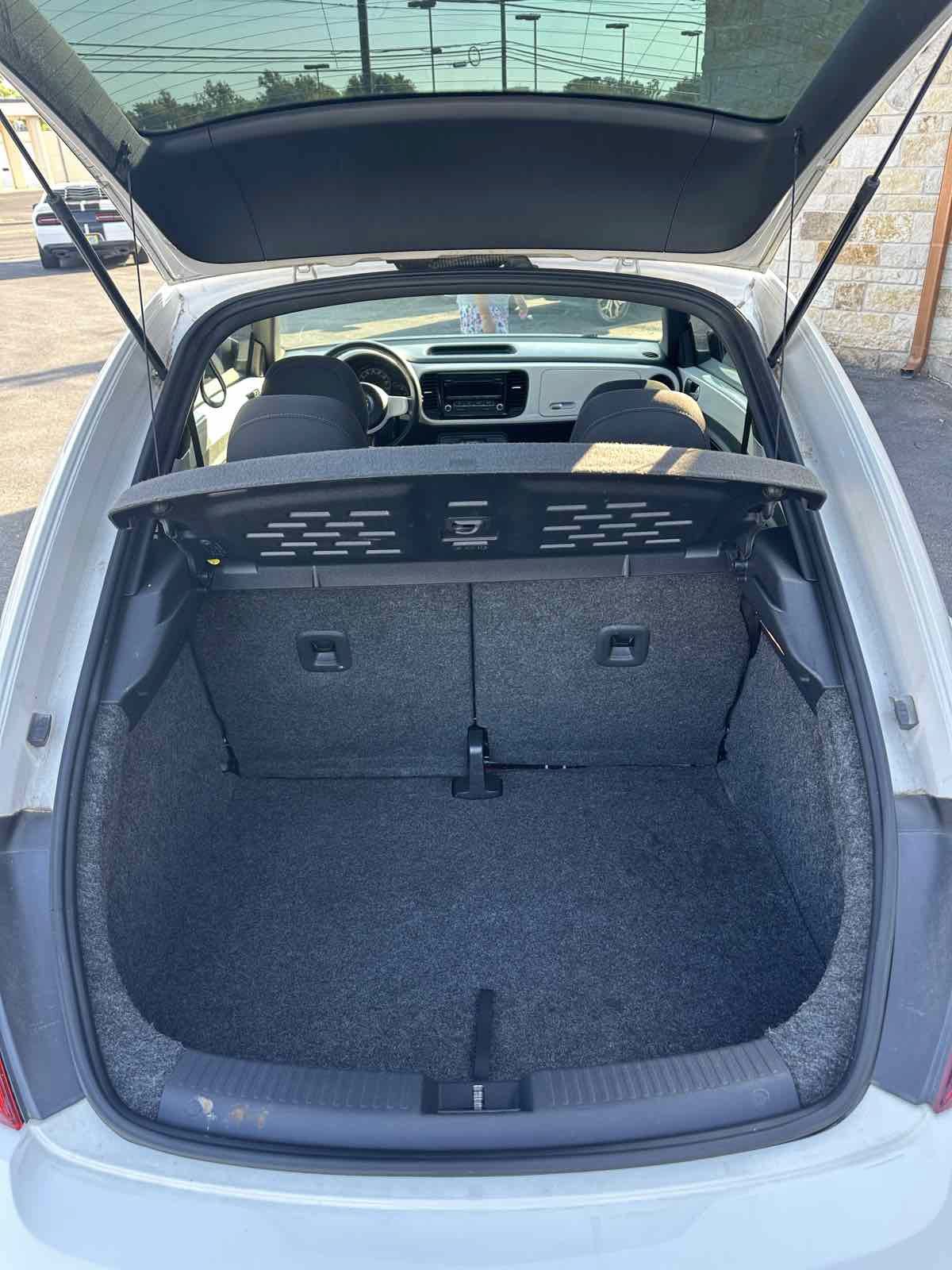 Used 2012 Volkswagen Beetle Turbo FWD image 9