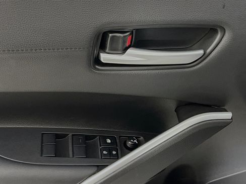 Used 2023 Toyota Corolla Cross XLE FWD image 17