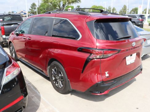 Used 2024 Toyota Sienna XSE image 6