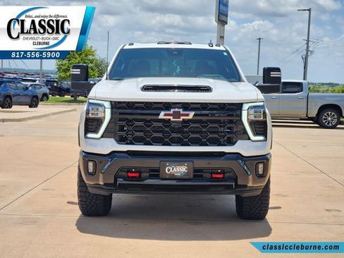 Used 2025 Chevrolet Silverado 2500 ZR2 w/ Technology Package AWD/4WD image 5