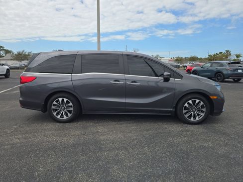Certified 2023 Honda Odyssey EX-L image 3