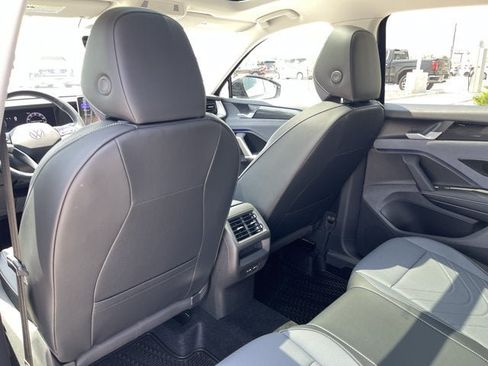 New 2026 Volkswagen Tiguan SE FWD image 17