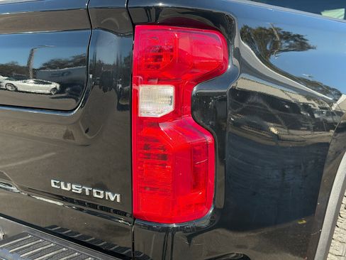 Used 2025 Chevrolet Silverado 2500 Custom w/ Custom Value Package image 10