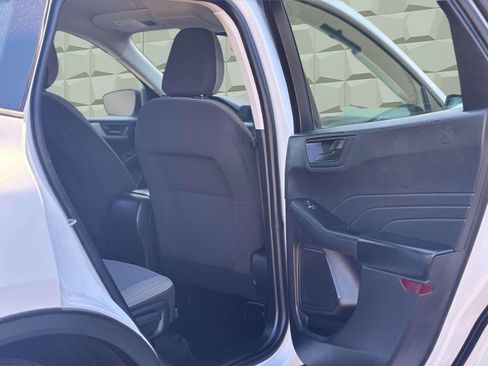 Used 2022 Ford Escape S image 17