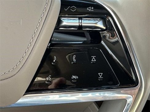 Used 2025 Cadillac Escalade ESV Premium Luxury Platinum w/ LPO, Radiant Package image 33